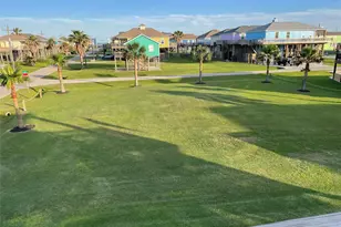 943 Gulfview Rd, Crystal Beach, TX 77650 - Photo 1
