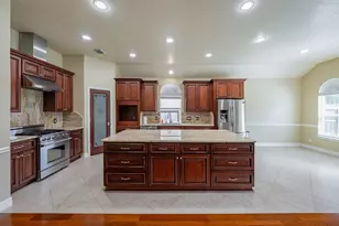 13922 Abbey Ln, Sugar Land, TX 77498 - Photo 10