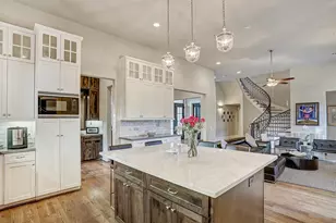 5655 Locke Ln, Houston, TX 77056 - Photo 10