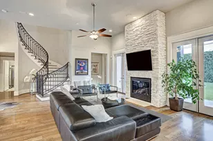 5655 Locke Ln, Houston, TX 77056 - Photo 6