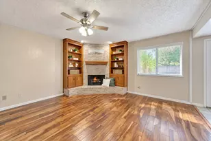 16019 Stonehaven Dr, Houston, TX 77059 - Photo 8