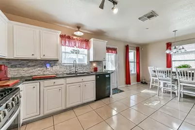 8319 White Pine Lane, Baytown, TX 77523 - Photo 16