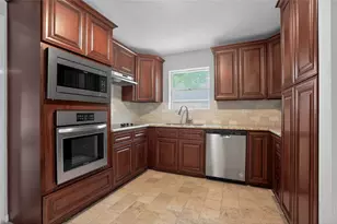 1927 Hidden Creek Dr, Kingwood, TX 77339 - Photo 8
