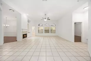 902 W Palmcrest Ct, Pearland, TX 77584 - Photo 4