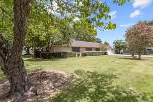 815 Hunter Ridge Ln, Nederland, TX 77627 - Photo 6