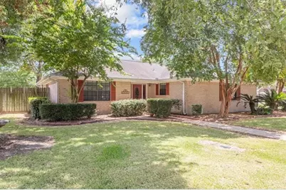 815 Hunter Ridge Lane, Nederland, TX 77627 - Photo 2
