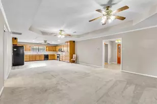 815 Hunter Ridge Ln, Nederland, TX 77627 - Photo 14