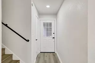 880 Tully Rd, Houston, TX 77079 - Photo 8
