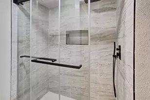 880 Tully Rd, Houston, TX 77079 - Photo 28