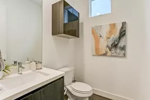 5905 E Post Oak Ln, Houston, TX 77055 - Photo 10