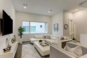 5905 E Post Oak Ln, Houston, TX 77055 - Photo 12