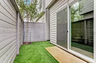 5905 E Post Oak Ln, Houston, TX 77055 - Photo 30