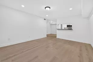4633 Wild Indigo St, Houston, TX 77027 - Photo 6