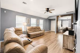 1310 Vincente Ct, Conroe, TX 77301 - Photo 2