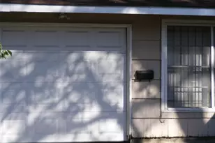 5715 Westover St, Houston, TX 77033 - Photo 10