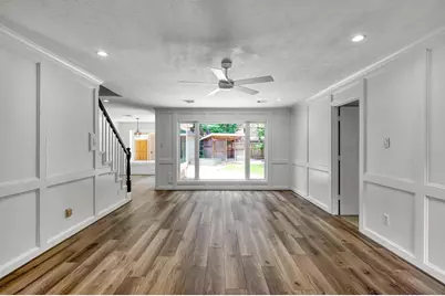 19 Postvine Court, The Woodlands, TX 77381 - Photo 6