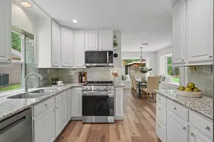 19 Postvine Ct, The Woodlands, TX 77381 - Photo 8