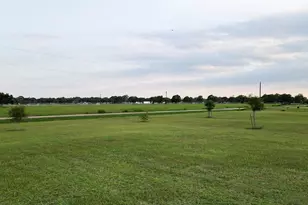 709 Earl St, El Campo, TX 77437 - Photo 8