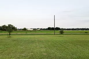 709 Earl St, El Campo, TX 77437 - Photo 6