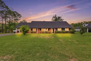 401 Clearview Ave, Friendswood, TX 77546 - Photo 1