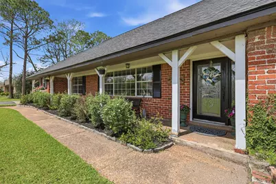 401 Clearview Avenue, Friendswood, TX 77546 - Photo 2