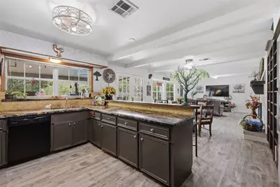 401 Clearview Avenue, Friendswood, TX 77546 - Photo 10