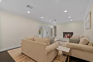 2402 Chimney Rock Rd, Houston, TX 77056 - Photo 22