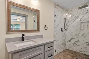 2402 Chimney Rock Rd, Houston, TX 77056 - Photo 18