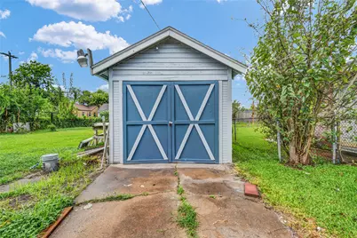 1127 W 4th Street, Freeport, TX 77541 - Photo 28