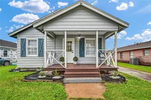 1127 W 4th St, Freeport, TX 77541 - Photo 1