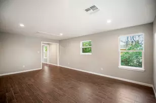 628 Foster St, Tomball, TX 77375 - Photo 4