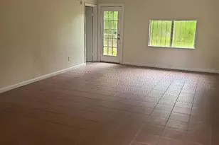 12823 Glen Hollow Dr, Houston, TX 77048 - Photo 2
