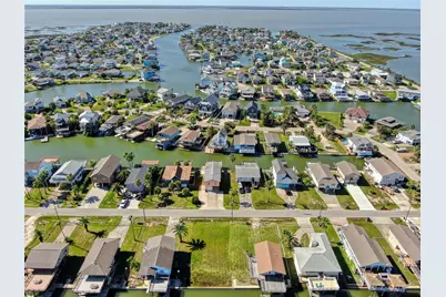 16523 Bahama Way, Galveston, TX 77554 - Photo 10