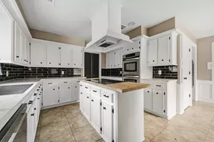 12447 Oak Park Dr, Houston, TX 77070 - Photo 10