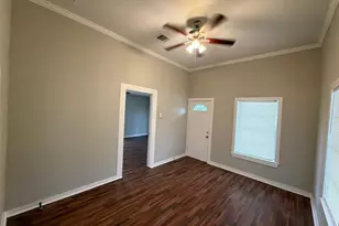 4622 Falls St, Houston, TX 77026 - Photo 2
