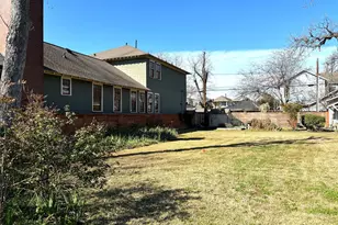 427 E 24th St, Houston, TX 77008 - Photo 2