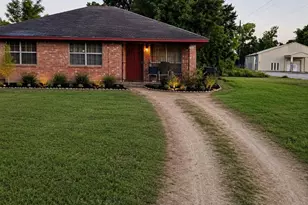 1717 S Victory Dr, Houston, TX 77088 - Photo 2