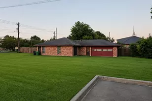 1717 S Victory Dr, Houston, TX 77088 - Photo 4