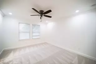 10038 Westview Dr, Houston, TX 77055 - Photo 32