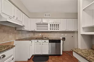 408 N Post Oak Ln, Houston, TX 77024 - Photo 18