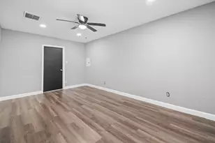 5242 Greylog Dr, Houston, TX 77048 - Photo 8