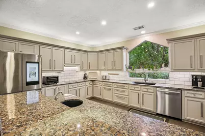 34 Highbush Court, The Woodlands, TX 77381 - Photo 14