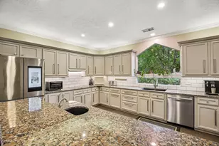 34 Highbush Ct, The Woodlands, TX 77381 - Photo 14