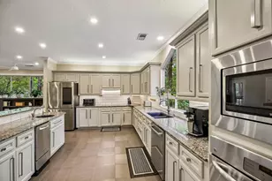 34 Highbush Ct, The Woodlands, TX 77381 - Photo 12