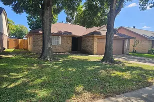 10913 Mulberry Ct, La Porte, TX 77571 - Photo 1