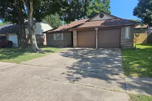 10913 Mulberry Ct, La Porte, TX 77571 - Photo 2