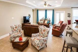 17 Red Oak Ct, Lake Jackson, TX 77566 - Photo 4