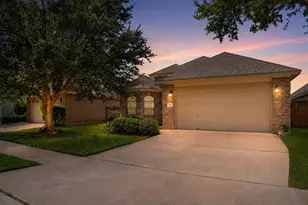 17 Red Oak Ct, Lake Jackson, TX 77566 - Photo 1