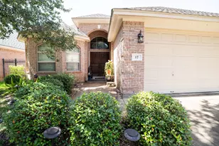 17 Red Oak Ct, Lake Jackson, TX 77566 - Photo 2