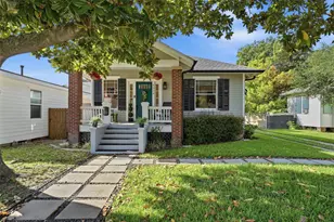 4524 Ave O 1/2, Galveston, TX 77551 - Photo 1
